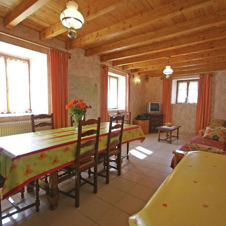 Spacious Holiday Home Near The Forest Esmoulieres Екстер'єр фото