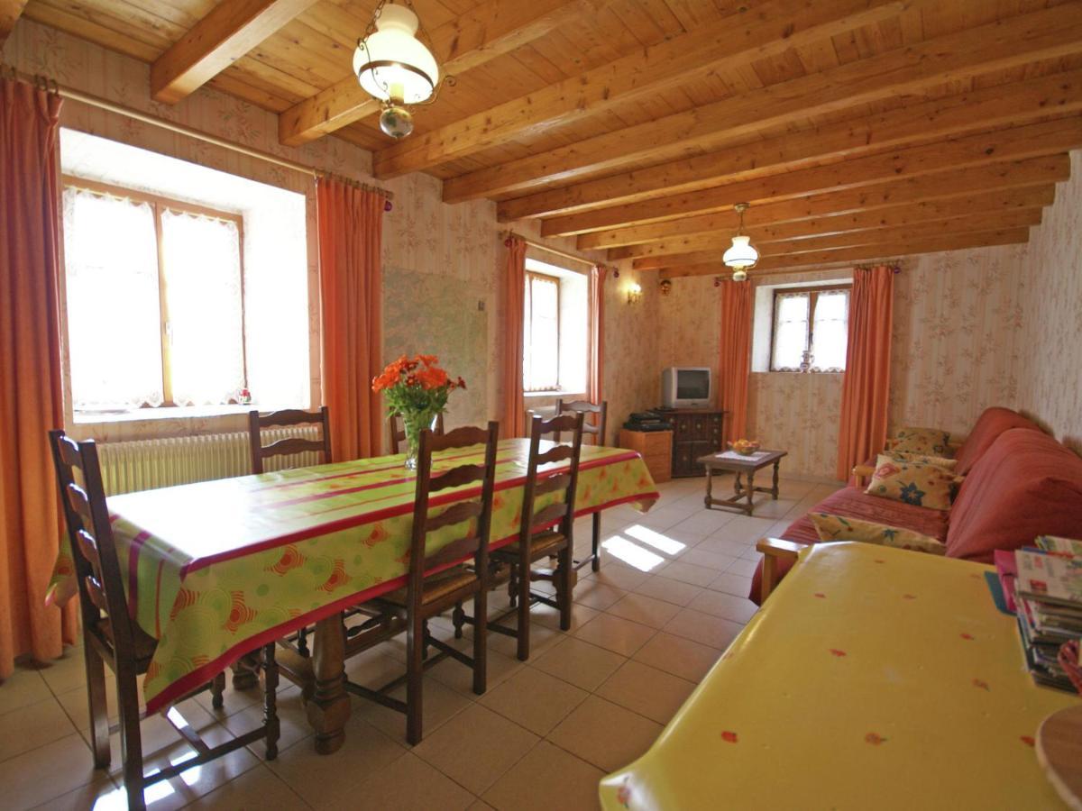 Spacious Holiday Home Near The Forest Esmoulieres Екстер'єр фото