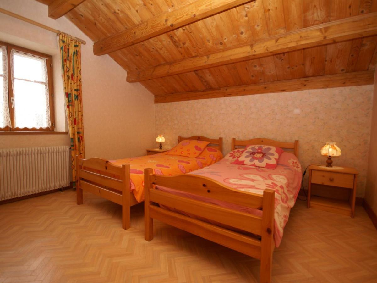 Spacious Holiday Home Near The Forest Esmoulieres Екстер'єр фото