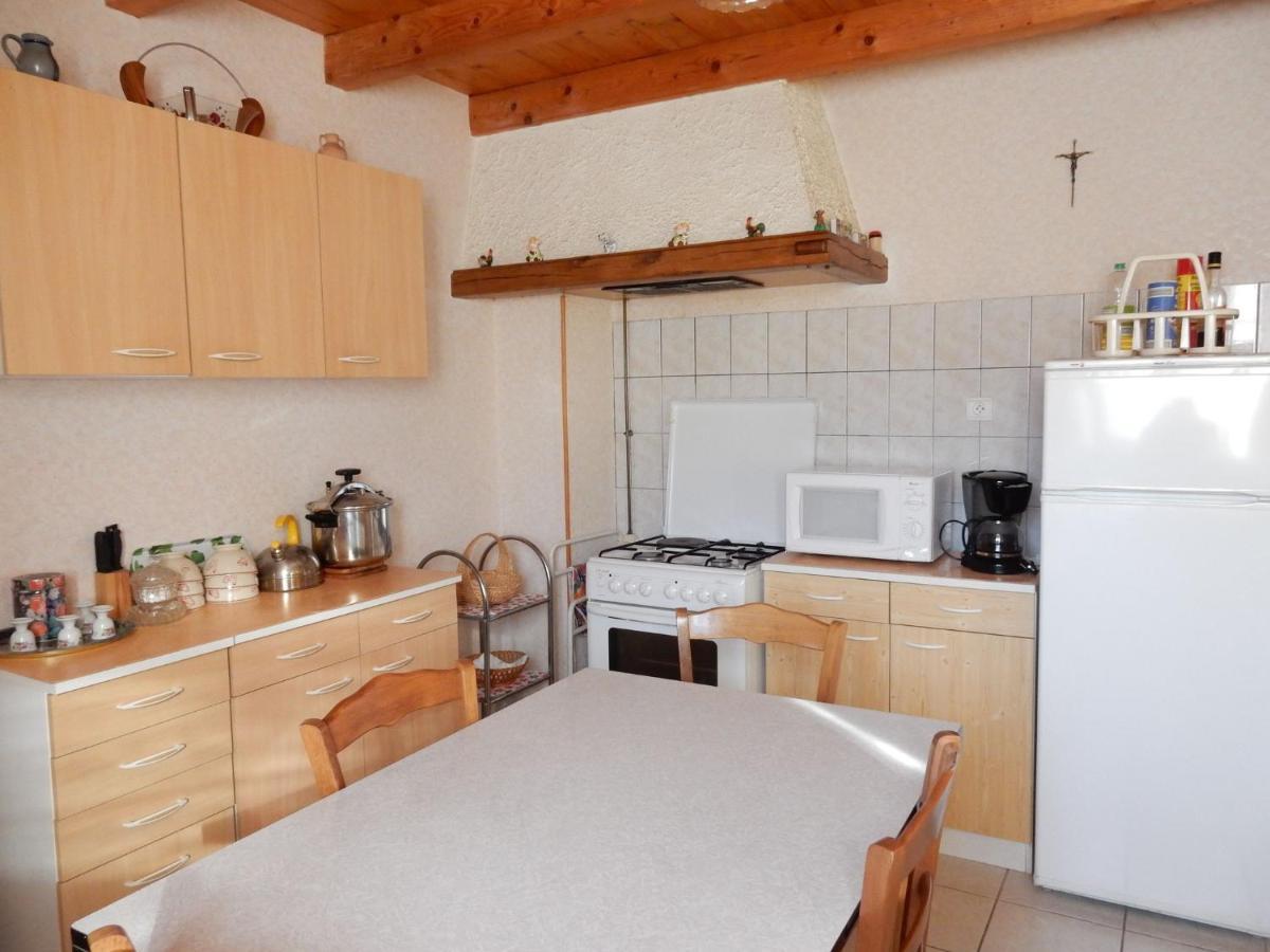Spacious Holiday Home Near The Forest Esmoulieres Номер фото